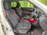 運転席シート廻りは使用感も少なく、良好な状態となっています。前オーナー様が丁寧に使っていたことがよくわかりますね。
