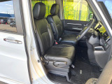 運転席シート廻りは使用感も少なく、良好な状態となっています。前オーナー様が丁寧に使っていたことがよくわかりますね。