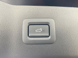 【パワーバックドア】スマートキーや運転席のボタンを押すだけでリアゲートが自動で開閉します!荷物を持っている時や、高い位置にあるバックドアを閉める際に便利な機能です♪