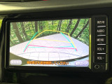 【バックカメラ】駐車時に後方がリアルタイム映像で確認できます。大型商業施設や立体駐車場での駐車時や、夜間のバック時に大活躍!運転スキルに関わらず、今や必須となった装備のひとつです!