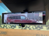 【インテリジェントルームミラー】後席の大きな荷物や同乗者で後方が確認しづらい時でも安心!カメラが撮影した車両後方の映像をルームミラー内に表示。クリアな視界で状況の確認が可能です!