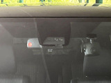 【トヨタセーフティセンス】走行中に前方の車両等を認識し、衝突しそうな時は警報とブレーキで衝突回避と被害軽減をアシスト。より安全にドライブをお楽しみいただけます。
