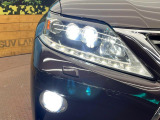 【LEDヘッドライト】悪天候や夜間走行時も良好な視界を確保し安心して運転できる高輝度LEDヘッドライトを装備!点灯速度が早く、消費電力も抑えられています。