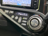 【オートエアコン】一度お好みの温度に設定すれば、車内の温度を検知し風量や温度を自動で調整。暑い&hellip;寒い&hellip;と何度もスイッチ操作をする必要はありません。快適な車内空間には必須の機能ですね♪