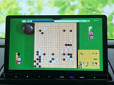 テレビ番組を画面に表示でき、停車中の待ち時間などに映像を視聴できます。画面上で放送内容を確認しながら、車内で過ごす時間を有効に活用できる便利な装備です。