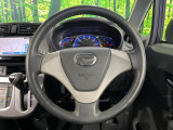 インテリアに合わせたデザインのステアリングは、運転される方のことも考え、運転しやすい形状、大きさです。是非一度、実際に触ってお確かめください。