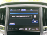 音楽やテレビなどの項目が画面下部に並び、使いたい機能を選びやすい構成です。接続状況も表示されるため、車内でのオーディオ利用を確認しながら操作できます。