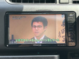 テレビ番組を画面で視聴できる装備です。停車中の待ち時間に映像を楽しめるため、車内で過ごす時間の活用にも便利。画面表示で番組を確認しやすい点も魅力です。