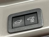 【パワーバックドア】スマートキーや運転席のボタンを押すだけでリアゲートが自動で開閉します!荷物を持っている時や、高い位置にあるバックドアを閉める際に便利な機能です♪
