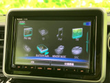 FM・AMやSD、USB、iPod、Bluetooth Audioなど、複数の音源を画面から選択できます。普段お使いの音楽に合わせて切り替えられ、移動時間を快適に過ごすのに役立ちます。