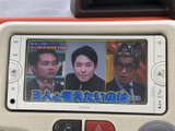 画面にテレビ番組を表示でき、停車中に映像を視聴して過ごす際に活用いただけます。画面内の表示も見やすく、車内で待ち時間を過ごすときにも便利な装備です。ぜひご検討ください。