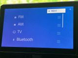 FM・AM・テレビ・Bluetoothなど、選べる音源が一覧で表示されます。現在の選択肢を確認しながら切り替えられるため、気分や利用シーンに合わせた音声コンテンツを楽しめます。