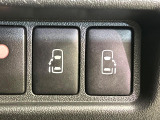 【両側パワースライドドア】スマートキーや運転席のスイッチで後席両側スライドドアの開閉が可能♪電動だから力を入れてドアを開ける必要が無く、小さなお子様でも簡単に開け閉めでき快適です♪