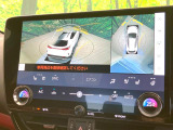 【パノラミックビューモニター】専用のカメラにより、上から見下ろしたような視点で360度クルマの周囲を確認することができます☆死角部分も確認しやすく、狭い場所での切り返しや駐車もスムーズに行えます。