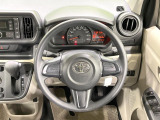 インテリアに合わせたデザインのステアリングは、運転される方のことも考え、運転しやすい形状、大きさです。是非一度、実際に触ってお確かめください。
