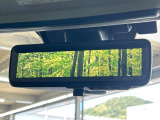 【スマートリヤビューミラー】後席の大きな荷物や同乗者で後方が確認しづらい時でも安心!カメラが撮影した車両後方の映像をルームミラー内に表示。クリアな視界で状況の確認が可能です!