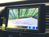 【バックカメラ】駐車時に後方がリアルタイム映像で確認できます。大型商業施設や立体駐車場での駐車時や、夜間のバック時に大活躍!運転スキルに関わらず、今や必須となった装備のひとつです!