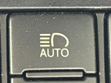 【オートマチックハイビーム】先行車や対向車などを検知して、ハイビームとロービームを自動的に切り替えてくれます!まわりのドライバーに眩しい思いをさせることなく、運転に集中しやすい視界を確保します。