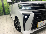 【LEDヘッドライト】悪天候や夜間走行時も良好な視界を確保し安心して運転できる高輝度LEDヘッドライトを装備!点灯速度が早く、消費電力も抑えられています。