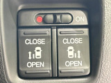 【両側パワースライドドア】スマートキーや運転席のスイッチで後席両側スライドドアの開閉が可能♪電動だから力を入れてドアを開ける必要が無く、小さなお子様でも簡単に開け閉めでき快適です♪
