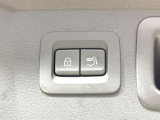 【パワーバックドア】スマートキーや運転席のボタンを押すだけでリアゲートが自動で開閉します!荷物を持っている時や、高い位置にあるバックドアを閉める際に便利な機能です♪