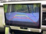 【バックカメラ】駐車時に後方がリアルタイム映像で確認できます。大型商業施設や立体駐車場での駐車時や、夜間のバック時に大活躍!運転スキルに関わらず、今や必須となった装備のひとつです!
