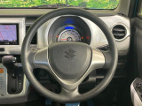インテリアに合わせたデザインのステアリングは、運転される方のことも考え、運転しやすい形状、大きさです。是非一度、実際に触ってお確かめください。