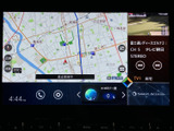 地図を大きく表示でき、現在地や周辺の道路を確認しやすい画面です。時刻やオーディオ情報も一画面で把握でき、目的地までの移動をサポートする便利な案内機能を日常のお出かけに活用できます。
