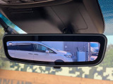 【アドバンスドルームミラー】後席の大きな荷物や同乗者で後方が確認しづらい時でも安心!カメラが撮影した車両後方の映像をルームミラー内に表示。クリアな視界で状況の確認が可能です!