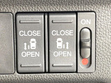 【両側パワースライドドア】スマートキーや運転席のスイッチで後席両側スライドドアの開閉が可能♪電動だから力を入れてドアを開ける必要が無く、小さなお子様でも簡単に開け閉めでき快適です♪