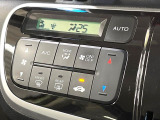 【オートエアコン】一度お好みの温度に設定すれば、車内の温度を検知し風量や温度を自動で調整。暑い&hellip;寒い&hellip;と何度もスイッチ操作をする必要はありません。快適な車内空間には必須の機能ですね♪