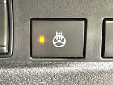 【ステアリングヒーター】冬場に冷たくなりやすい革巻きステアリングを、スイッチ一つで素早く適温に!エアコンよりも早く温まってくれるので、寒い日の運転も快適になりますね♪