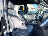 運転席シート廻りは使用感も少なく、良好な状態となっています。前オーナー様が丁寧に使っていたことがよくわかりますね。