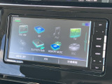 FM・AMやSD、iPod、Bluetooth Audioなど、複数の音源が画面に表示されます。利用したい項目を見比べて選びやすく、普段お使いの音楽環境に合わせて車内で楽しめる装備です。