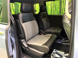 後部座席も気になるようなキズ・汚れやへたり等、大きなダメージはなく、良好な状態です。