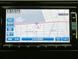 道路や周辺の地名が画面に表示され、現在地や行き先の位置を確認しやすい地図画面です。慣れない地域へのお出かけでも、ルートを考える際の参考として便利にお使いいただけます。