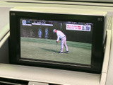 停車中にテレビ番組を視聴でき、待ち時間や休憩中のひとときに活用できます。画面で番組の内容を確認しながら、車内でゆったり過ごしたい方にうれしい装備です。