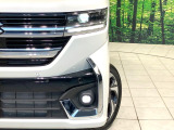 【LEDヘッドライト】悪天候や夜間走行時も良好な視界を確保し安心して運転できる高輝度LEDヘッドライトを装備!点灯速度が早く、消費電力も抑えられています。