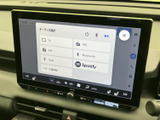 テレビやラジオ、Bluetooth、USBなどの音源が一覧で表示されます。使いたい項目を画面上で選べるため、日常の移動中も好みに合わせた音楽を楽しめます。