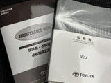 取扱説明書とメンテナンスノートが揃っており、操作方法や日頃のお手入れを確認する際に役立ちます。車両の情報を手元で確認できる、実用的な付属品です。
