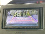 【バックカメラ】駐車時に後方がリアルタイム映像で確認できます。大型商業施設や立体駐車場での駐車時や、夜間のバック時に大活躍!運転スキルに関わらず、今や必須となった装備のひとつです!