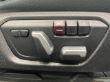 【メモリー機能付きパワーシート】運転手が代わってもボタン一つで設定ポジションに。常にご自身のドライブ設定が整います