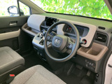 前席まわりは視界が広く、運転席からの見通しにも配慮された空間です。手の届きやすい位置に各部がまとまり、助手席からも落ち着いて過ごせる親しみやすい室内です。