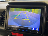 【バックカメラ】駐車時に後方がリアルタイム映像で確認できます。大型商業施設や立体駐車場での駐車時や、夜間のバック時に大活躍!運転スキルに関わらず、今や必須となった装備のひとつです!