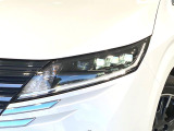 【LEDヘッドライト】悪天候や夜間走行時も良好な視界を確保し安心して運転できる高輝度LEDヘッドライトを装備!点灯速度が早く、消費電力も抑えられています。