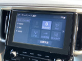 Bluetoothやラジオなど複数の音源が画面に表示され、利用したい項目を選びやすい構成です。お好みの音源を選んで、日々の移動を楽しめます。
