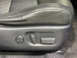 【パワーシート】スイッチ一つで簡単にシートの微調整が可能!電動だから力もいりません!快適なシートポジションにセットして、快適なドライブをお楽しみください。