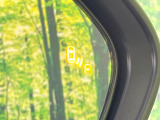 【ブラインドスポットモニター】走行中、ドアミラーの死角になりやすい箇所に後続車が接近するとサイドミラーのレンズに警告を表示!ドライバーに注意喚起をしてくれます。