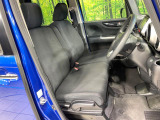 運転席まわりには十分なスペースがあり、大柄な方でもゆったり運転していただける環境です。