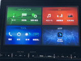 ナビゲーションやオーディオ、電話などのメニューが整理され、目的の項目を画面上で見つけやすい構成です。設定や画面調整もひと目で確認でき、必要な機能を選びやすく日常の操作に役立ちます。